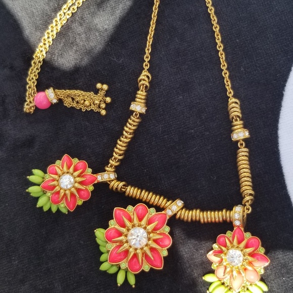 Juicy Couture adjustable flower necklace - Picture 6 of 6